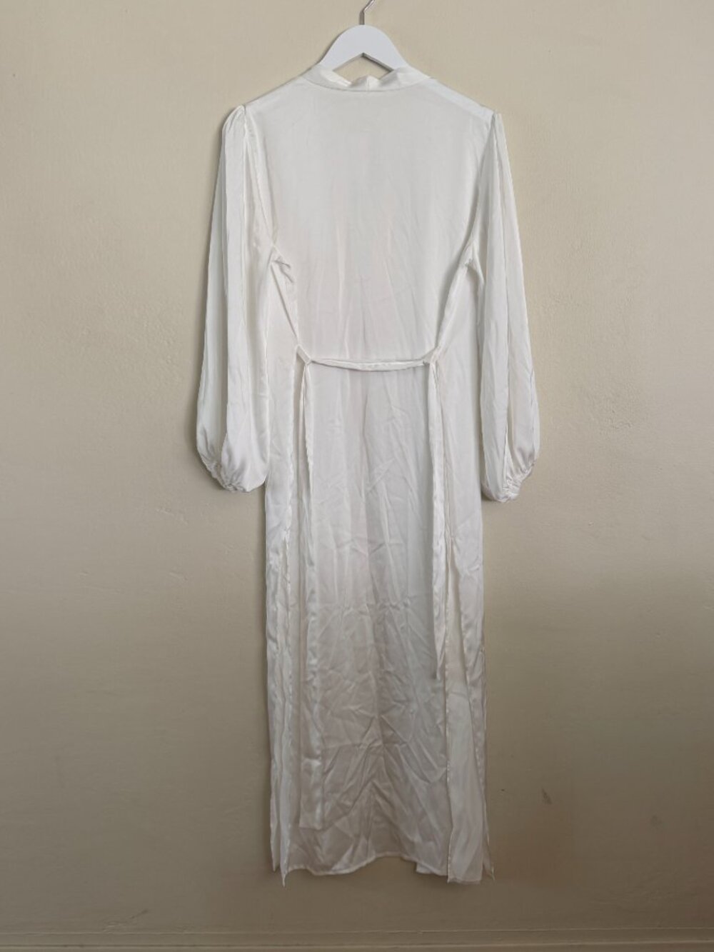Nadine - White long Robe - Picture 4 of 6